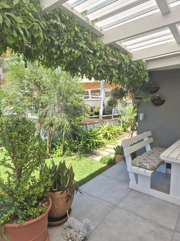 3 Bedroom Property for Sale in Voelklip Western Cape